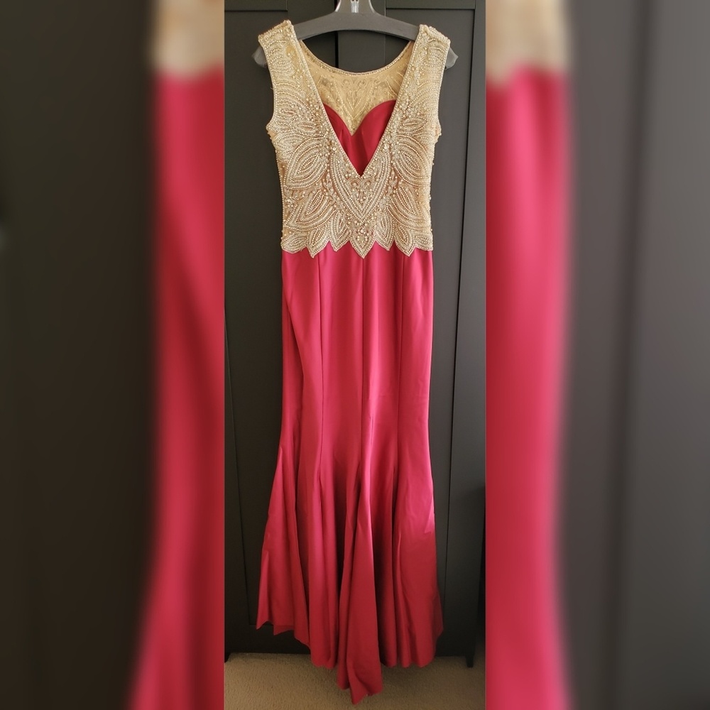 Elegant Evening Maxi Dress - Picture 6 of 7